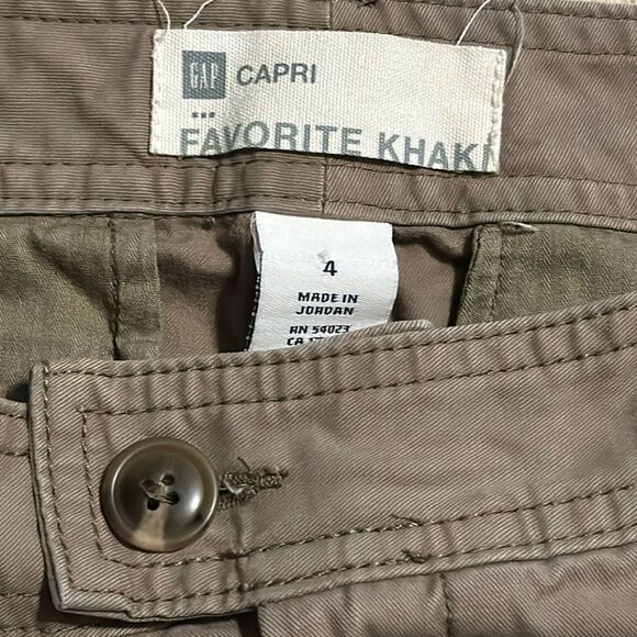 GAP favorite Khaki CAPRI‎ Pants- size 4 - Picture 5 of 6